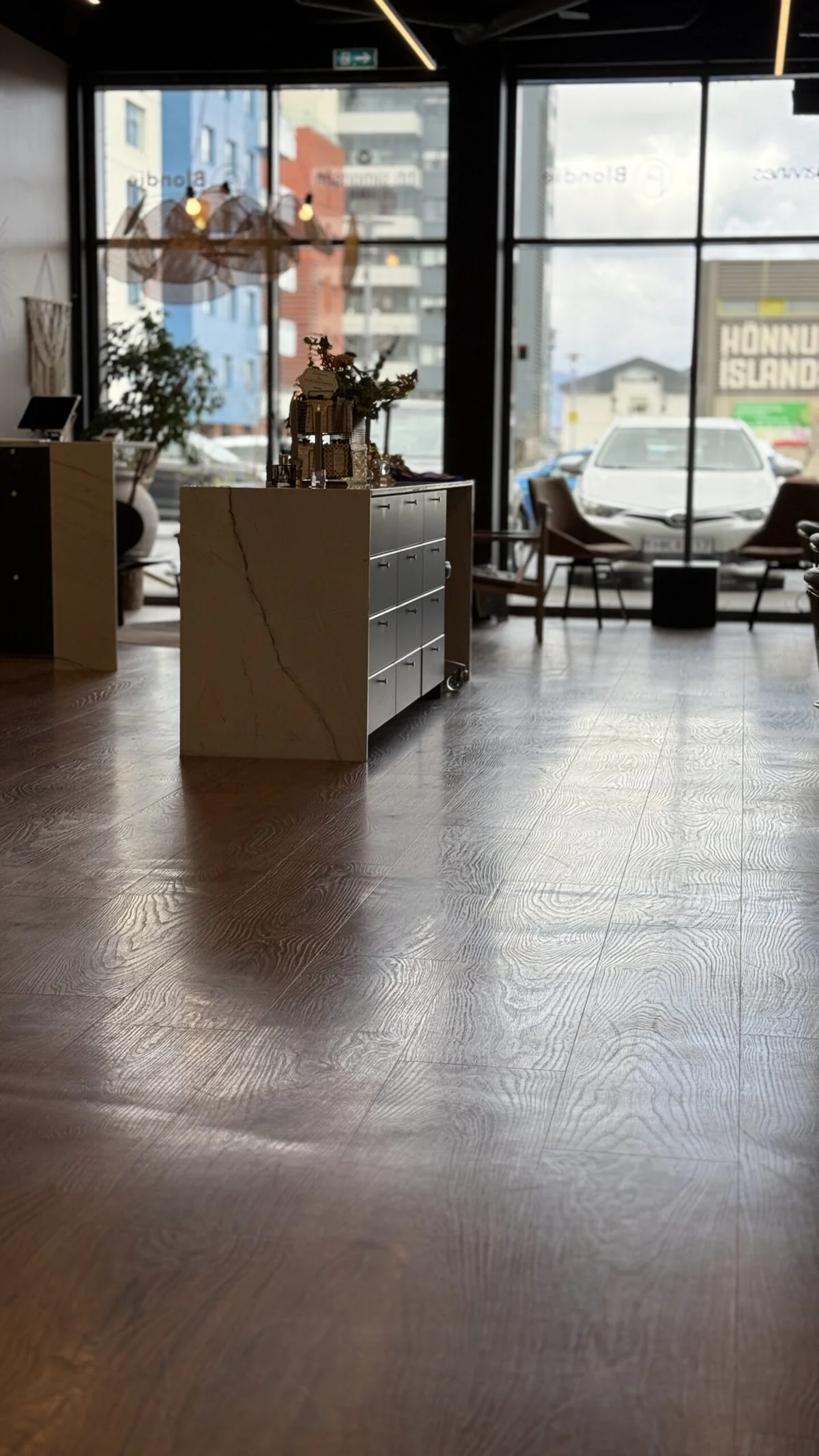 Inni á Blondie — Garðatorg 4c